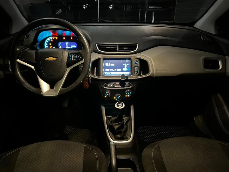 Chevrolet Onix Cinza
