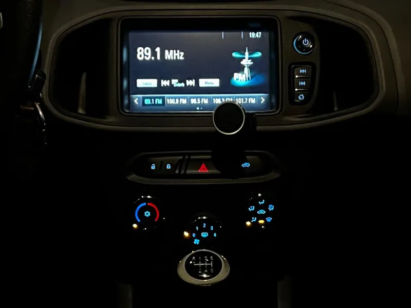 Chevrolet Onix Cinza