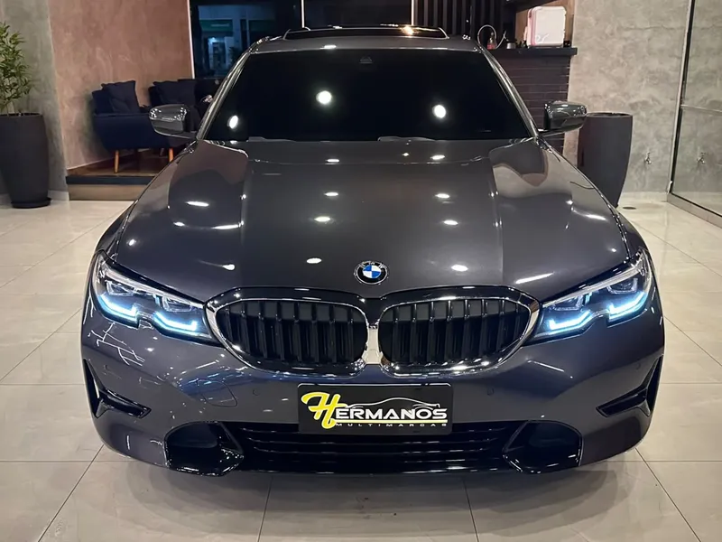 BMW Série 3 Cinza