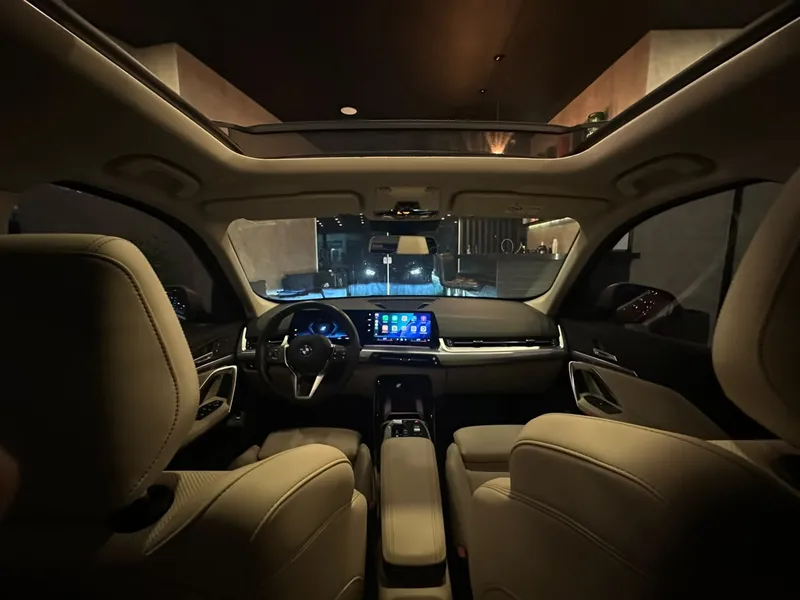 BMW IX Laranja