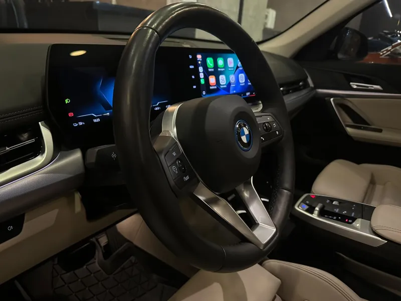 BMW IX Laranja