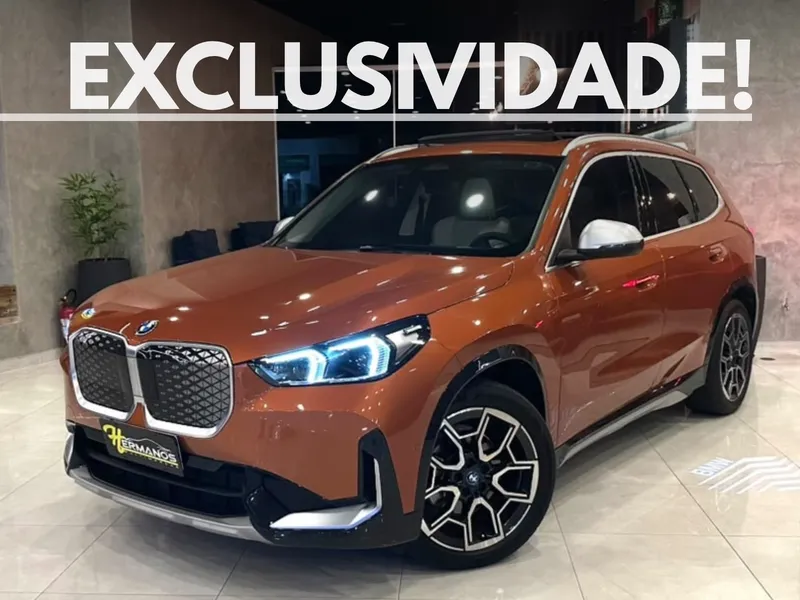 BMW IX Laranja