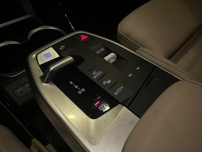 BMW IX Laranja