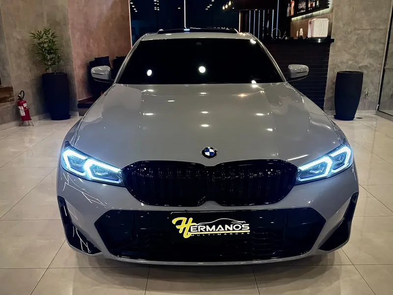 BMW Série 3 Cinza