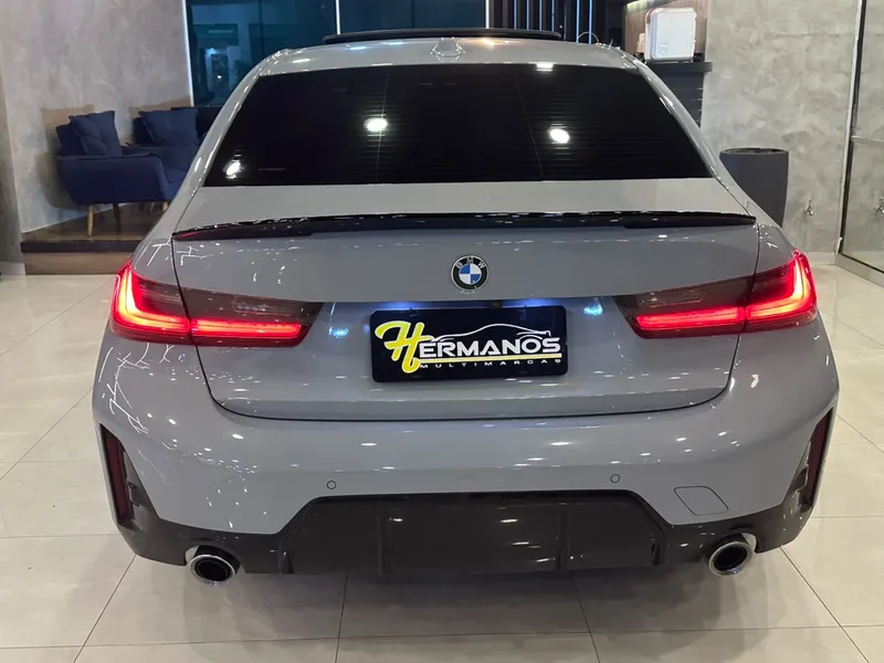 BMW Série 3 Cinza