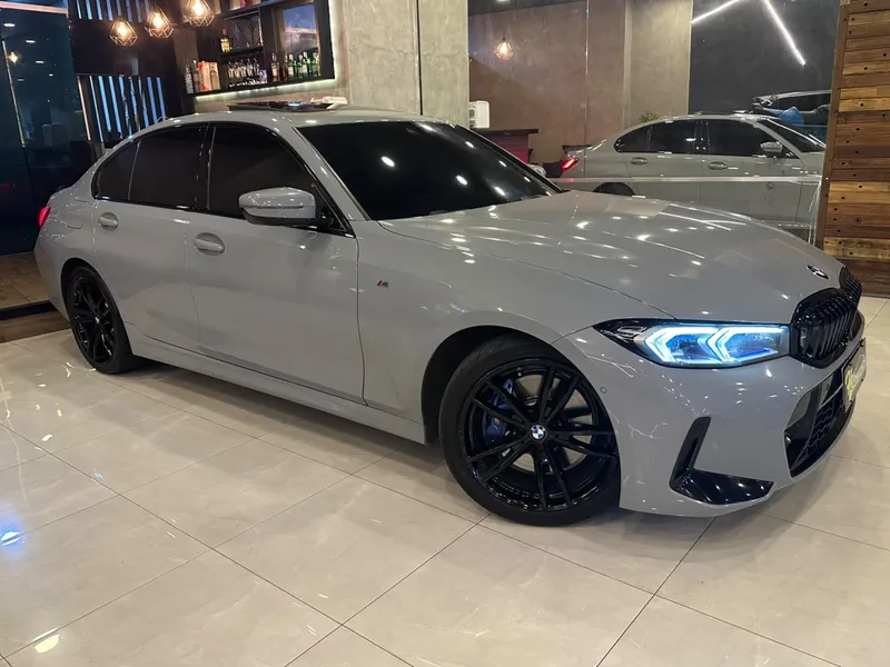 BMW Série 3 Cinza