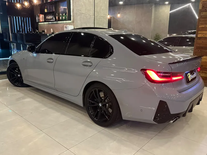 BMW Série 3 Cinza