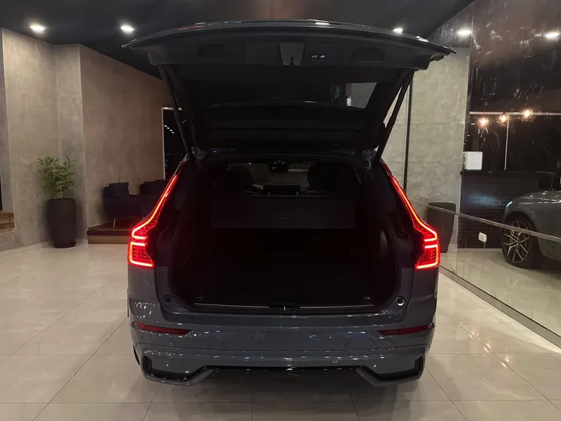 Volvo XC60 Cinza