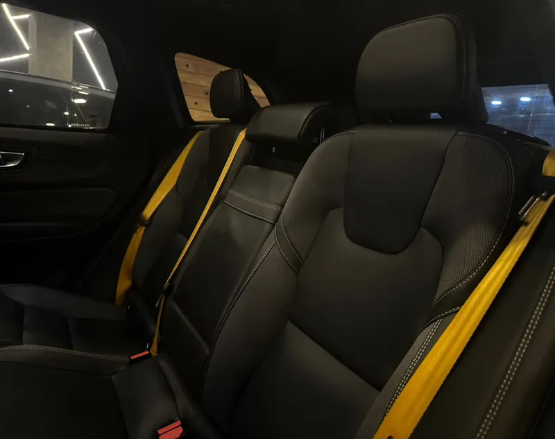 Volvo XC60 Cinza