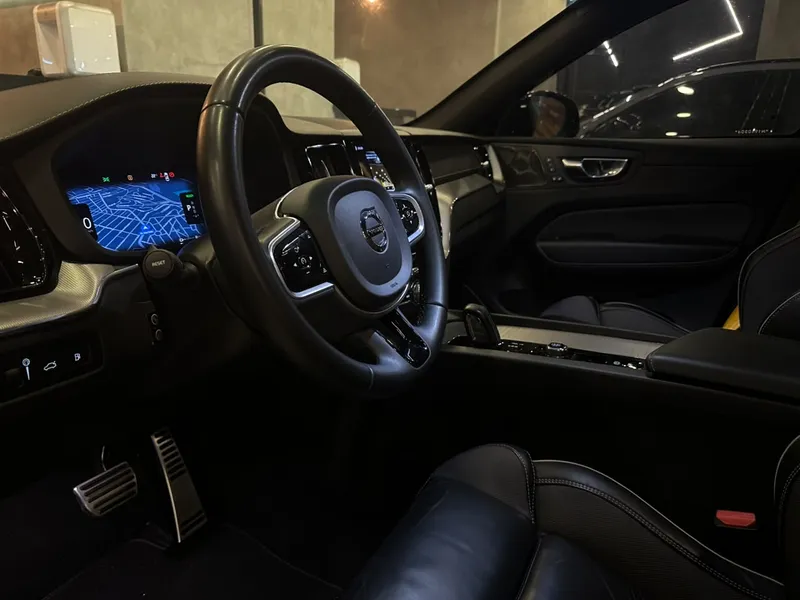 Volvo XC60 Cinza