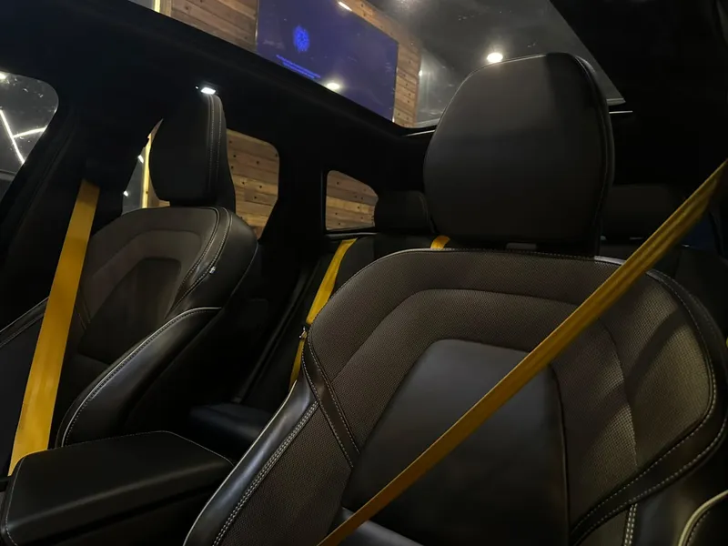 Volvo XC60 Cinza