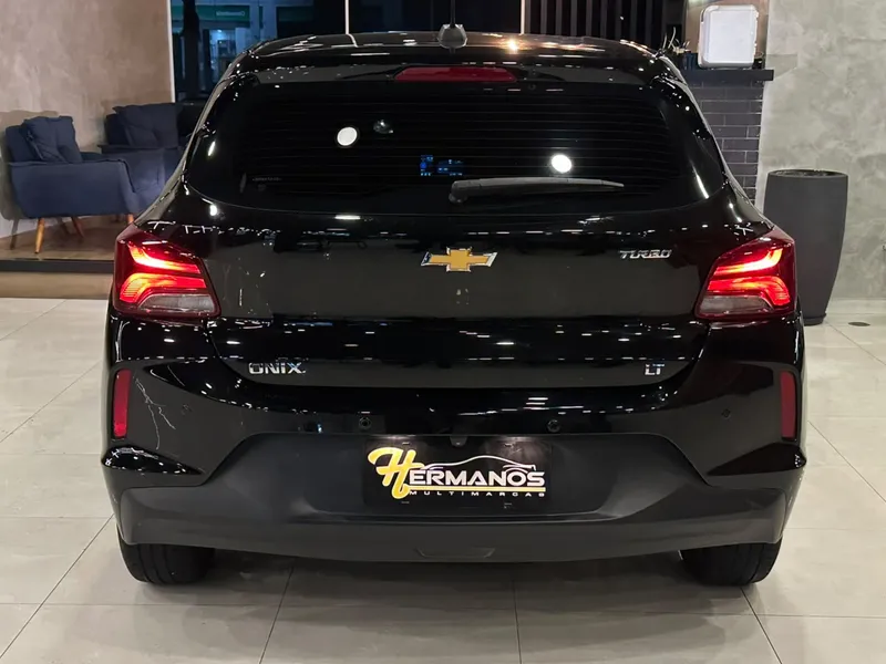 Chevrolet Onix Preto