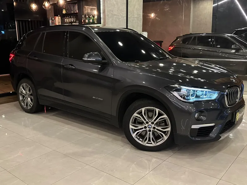 BMW X1 Cinza