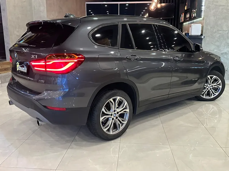 BMW X1 Cinza