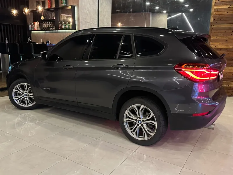 BMW X1 Cinza