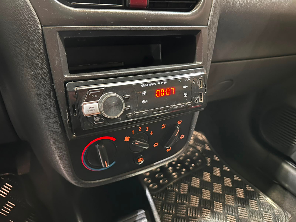 Chevrolet Corsa Cinza