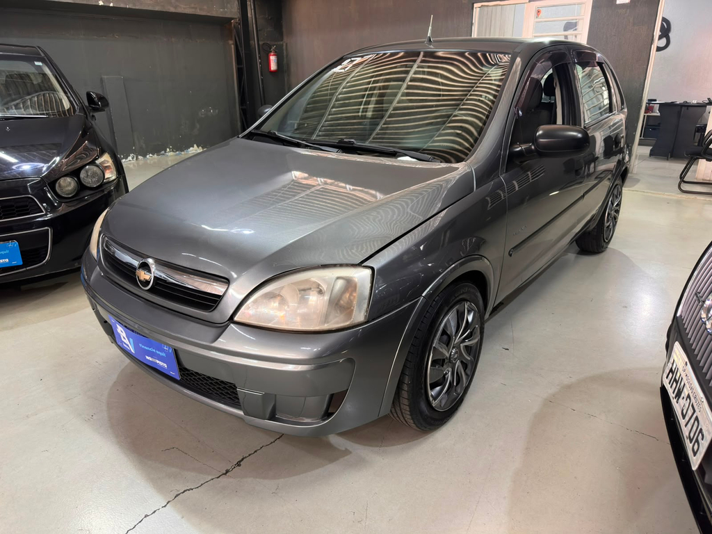 Chevrolet Corsa Cinza