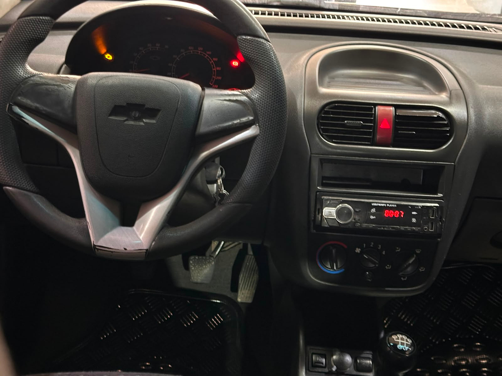 Chevrolet Corsa Cinza