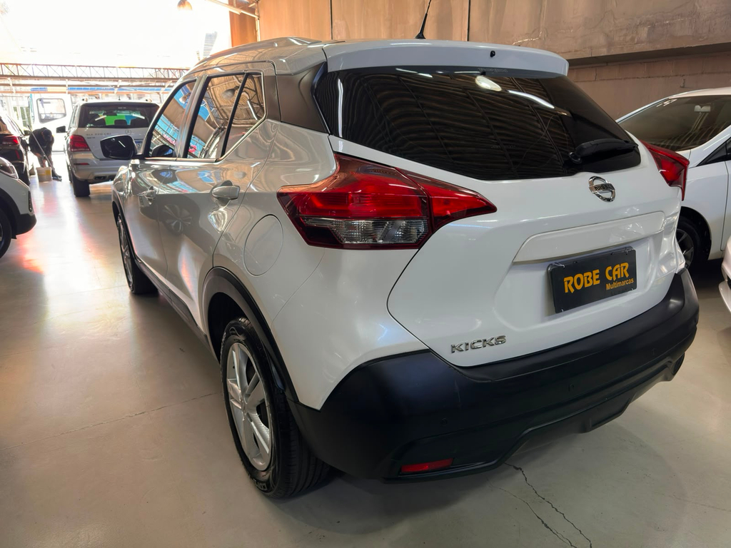 Nissan Kicks Branco
