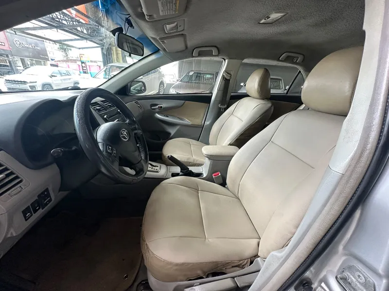 Toyota Corolla Prata