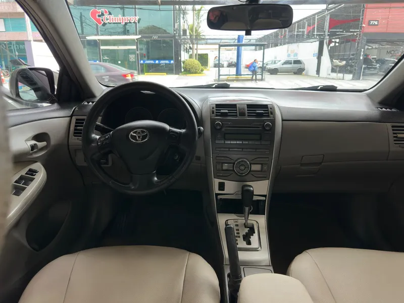 Toyota Corolla Prata