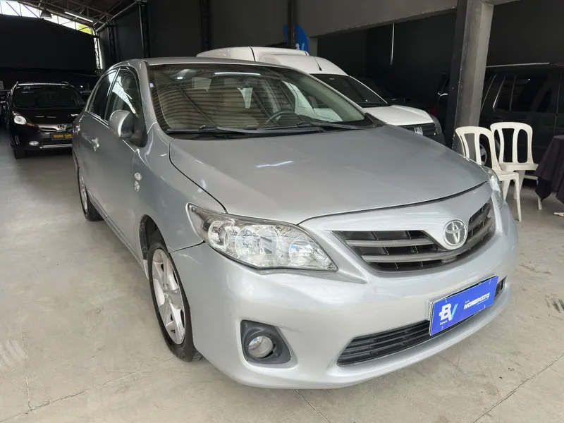Toyota Corolla Prata