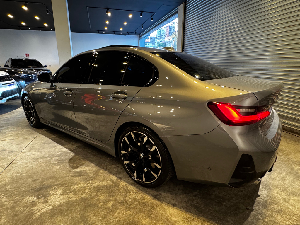 BMW 320i Cinza