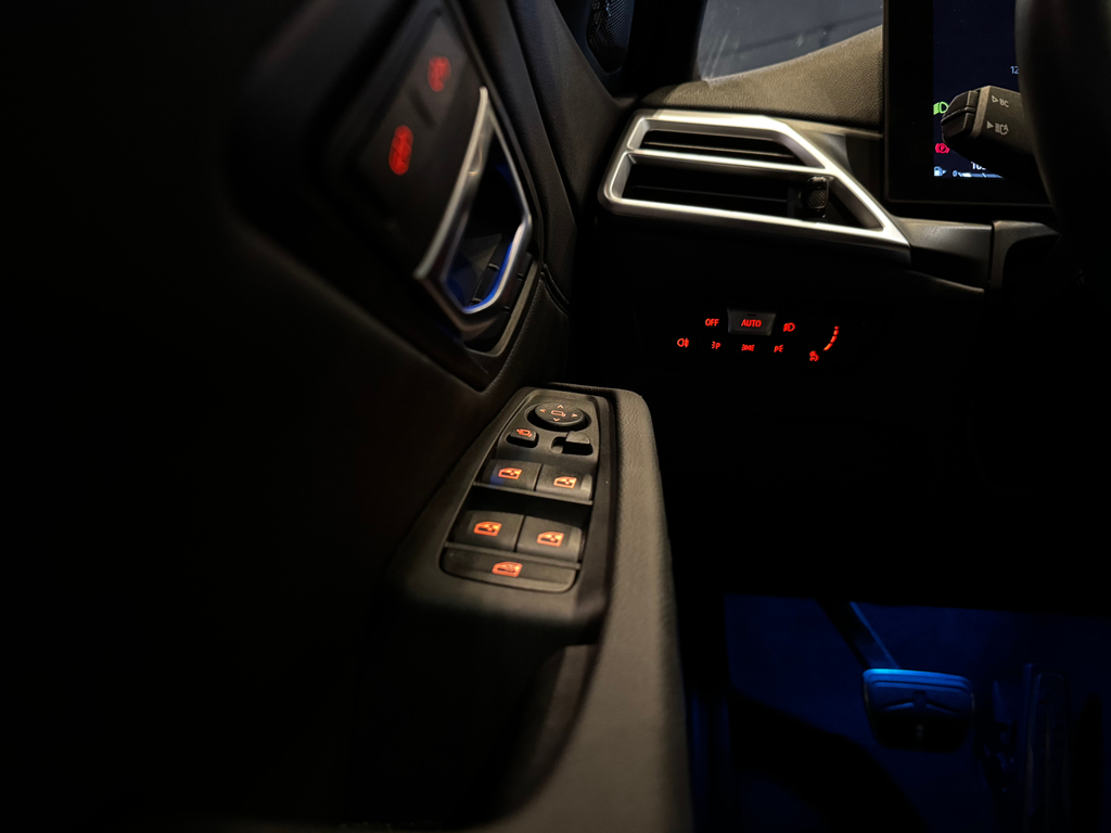 BMW 320i Cinza