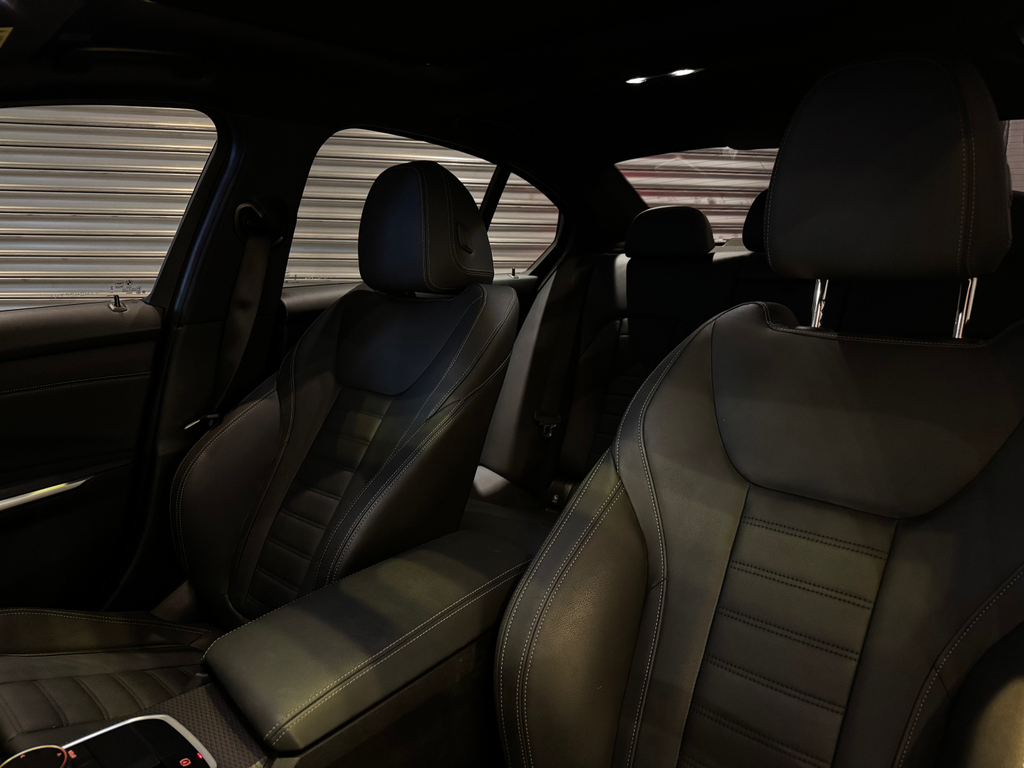BMW 320i Cinza