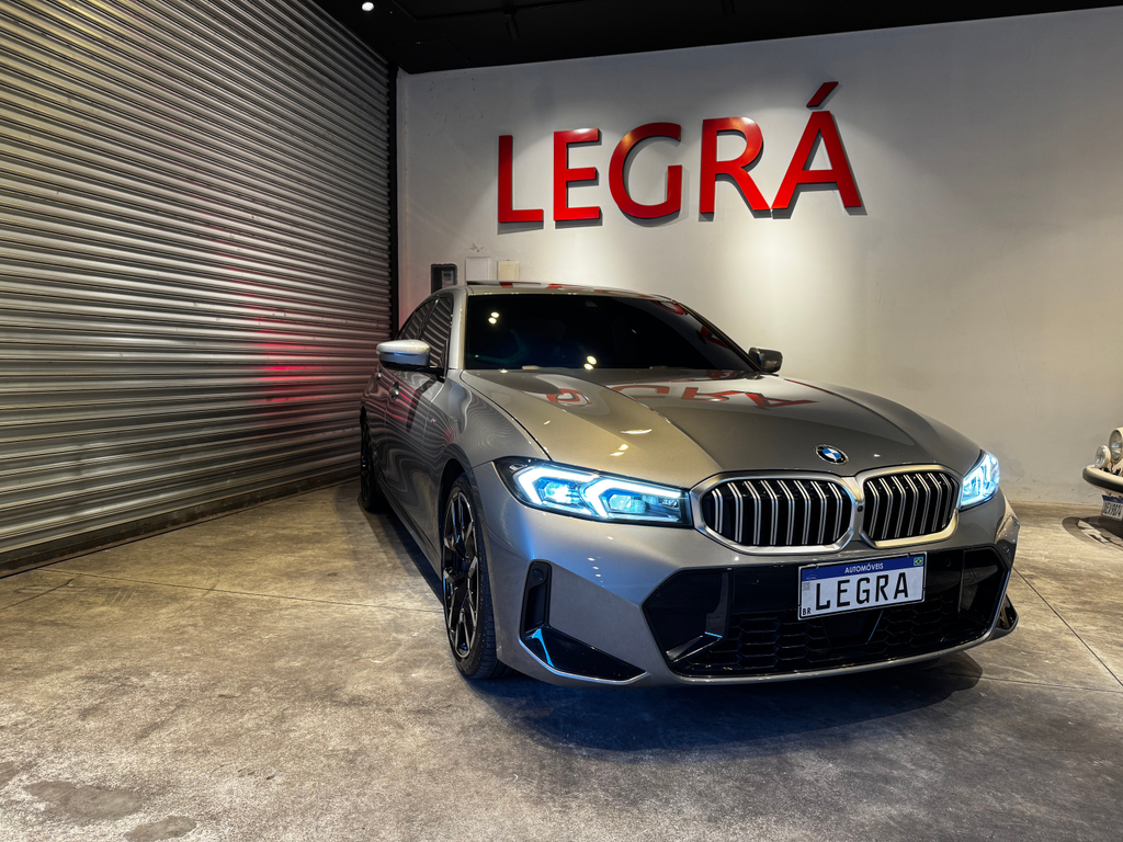 BMW 320i Cinza