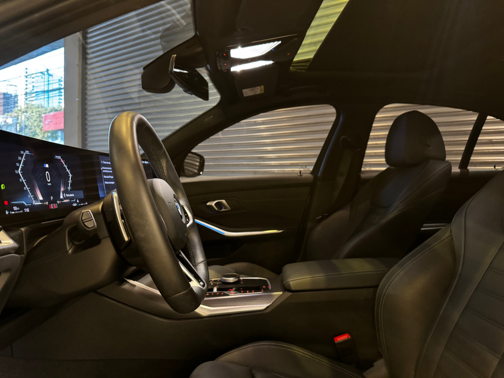 BMW 320i Cinza