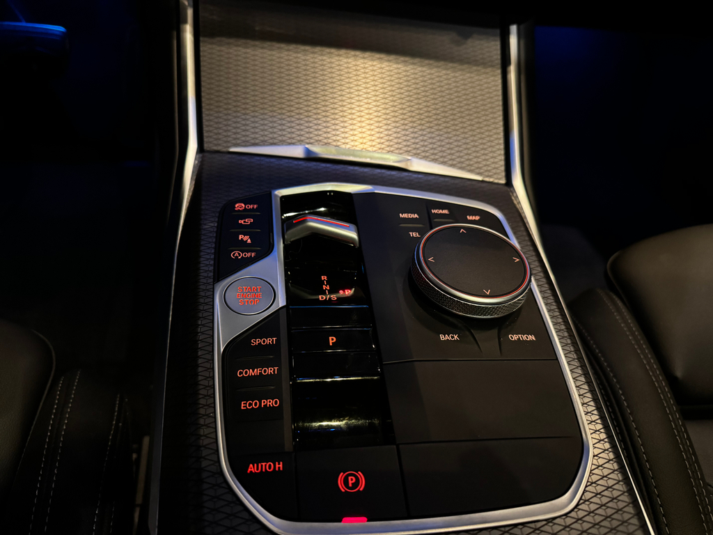 BMW 320i Cinza