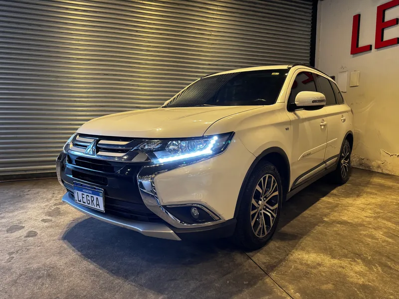 Mitsubishi Outlander Branco
