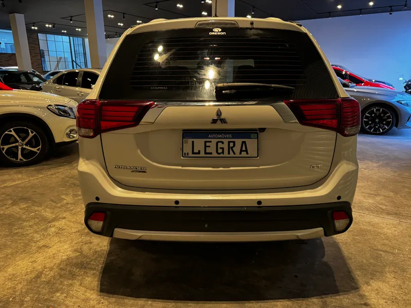 Mitsubishi Outlander Branco