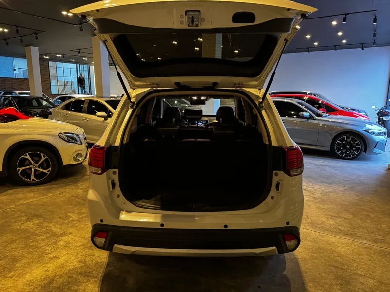 Mitsubishi Outlander Branco