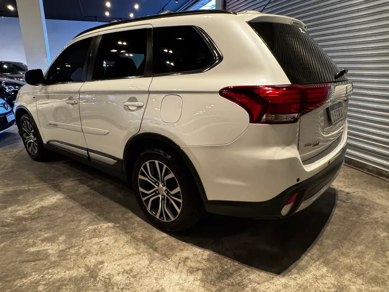Mitsubishi Outlander Branco