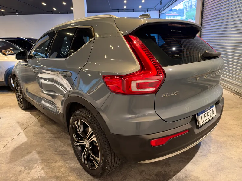 Volvo XC40 Cinza