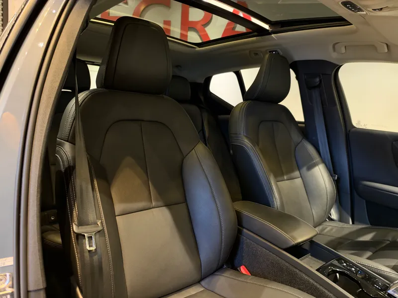 Volvo XC40 Cinza