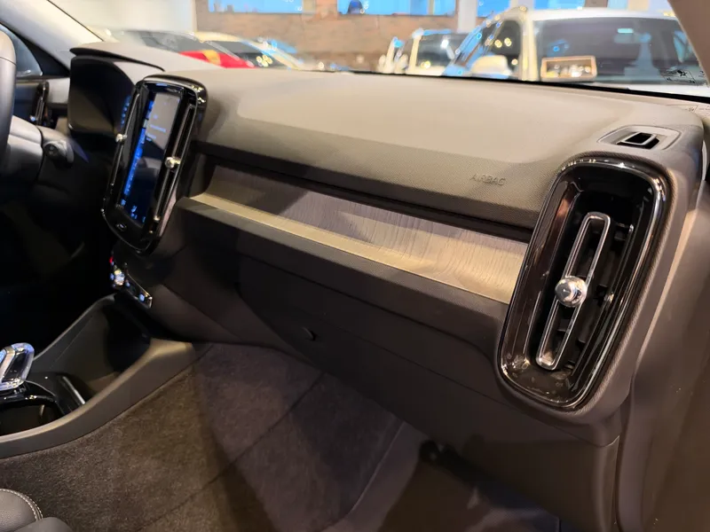 Volvo XC40 Cinza