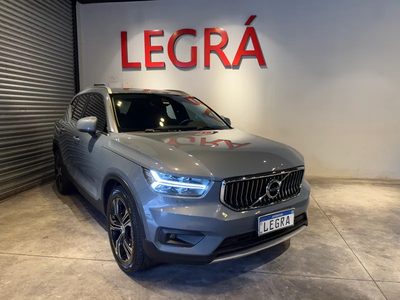 Volvo XC40 Cinza