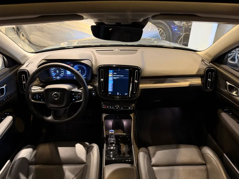Volvo XC40 Cinza