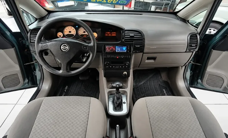 Chevrolet Zafira Cinza