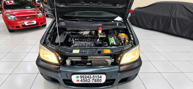 Chevrolet Zafira Cinza
