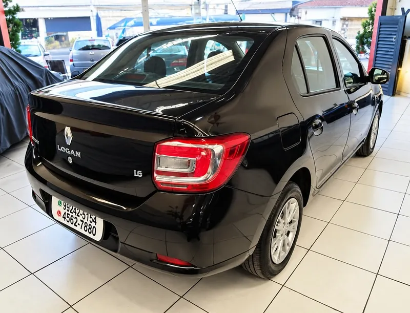Renault Logan Preto