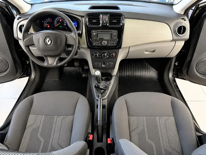 Renault Logan Preto