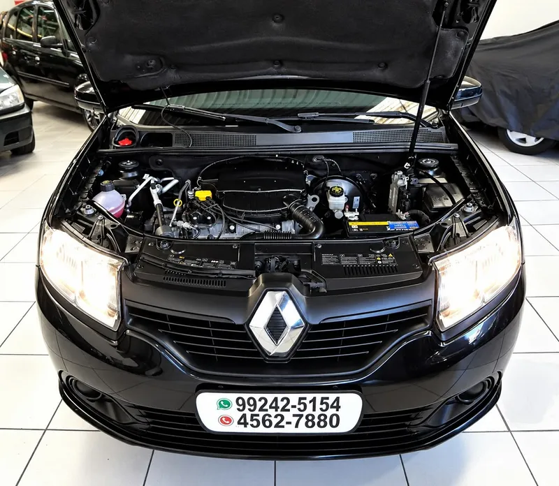 Renault Logan Preto