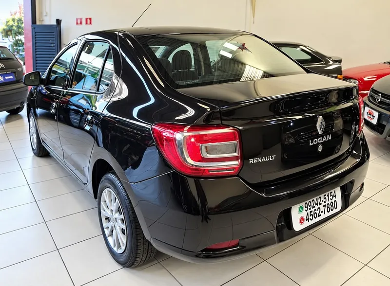 Renault Logan Preto