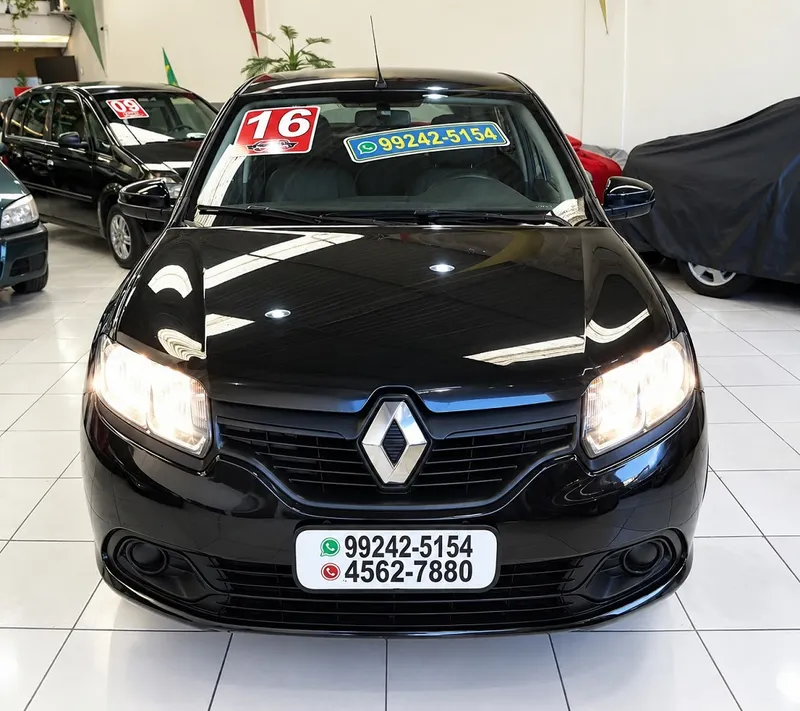 Renault Logan Preto