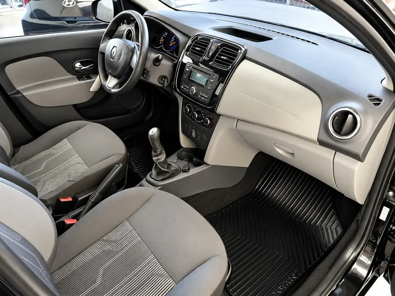 Renault Logan Preto
