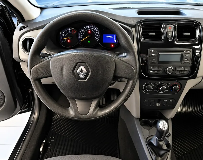 Renault Logan Preto